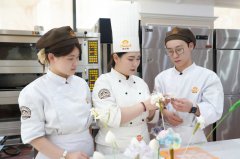 在郑州欧米奇学烘焙，有性别、年龄、学历要求吗？