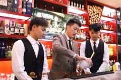 郑州学调酒｜作为“小众职业”的调酒师，有发展前途吗？