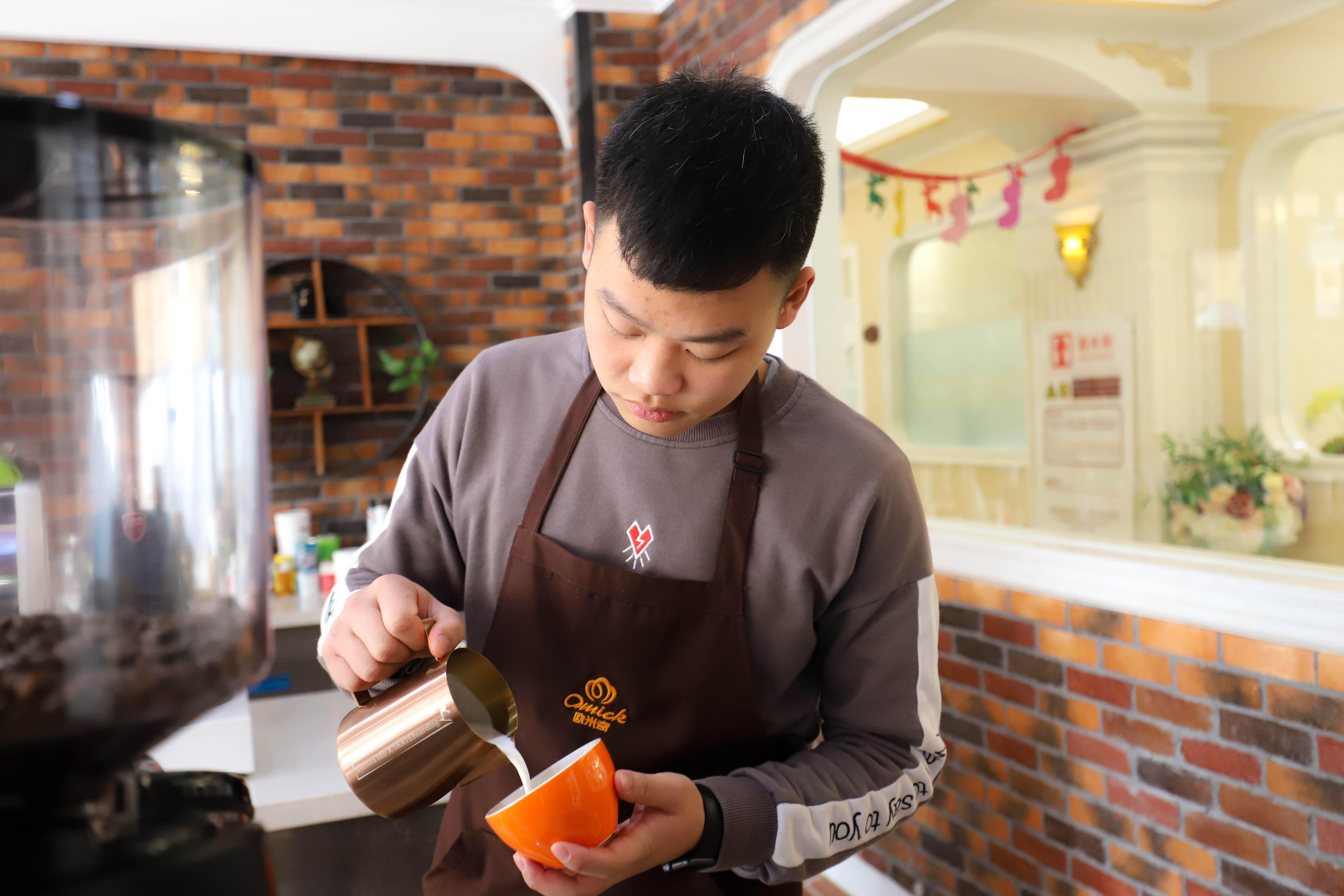 郑州欧米奇咖啡优秀学员，从中餐厨师到咖啡师的蜕变